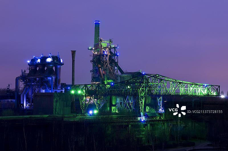 工业纪念碑Thyssen Eisenhuette Meiderich，钢铁厂，光艺术，杜伊斯堡-北，杜伊斯堡，鲁尔地区，北莱茵-威斯特伐利亚，德国，欧洲图片素材