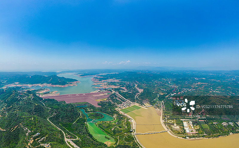 中国河南洛阳黄河小浪底风景区夏季航拍风光全景图图片素材