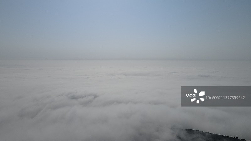 连江早晨平流雾，雾气弥漫，仿佛仙境图片素材