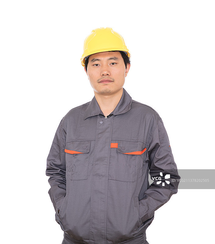 头戴黄色安全帽的男性工人在白背景前图片素材