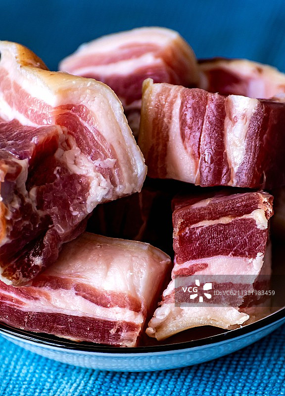 一盘切块的上海特色美食上海咸肉.咸肉的制作方法图片素材