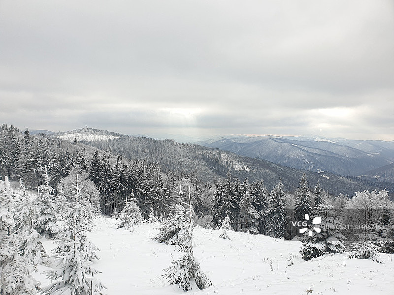雪山映衬着天空的风景图片素材