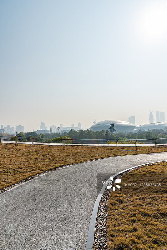 中国南京现代建筑道路汽车背景图片素材