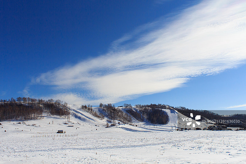 雪景映衬着天空图片素材