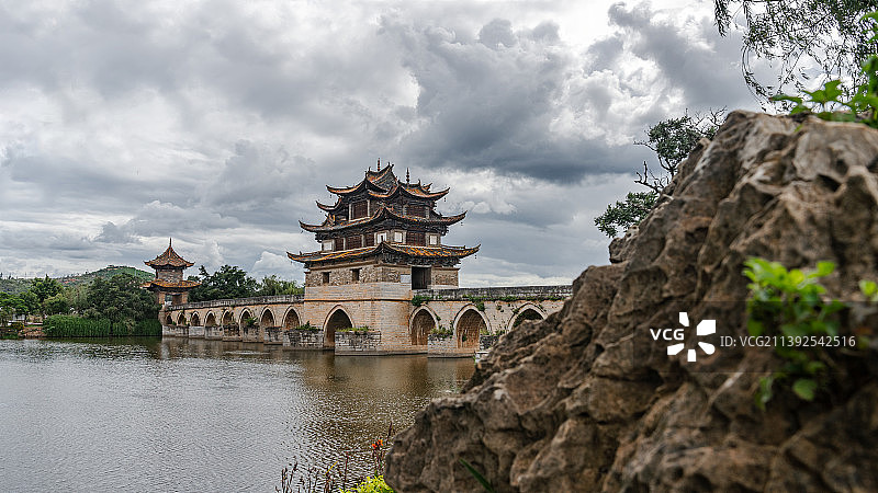 云南省红河州建水古城十七孔桥图片素材