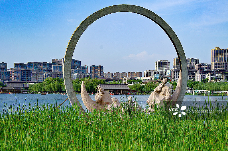 陕西省西安曲江池南湖遗址公园的雕塑图片素材