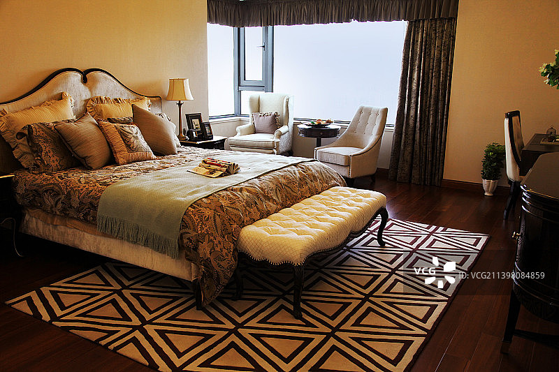 现代奢华风格装饰的卧室图片素材