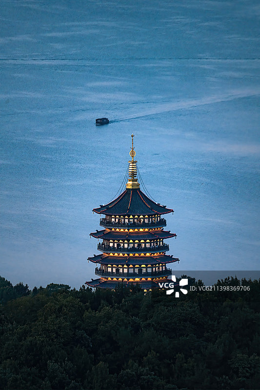 杭州西湖雷峰塔夜景灯光图片素材