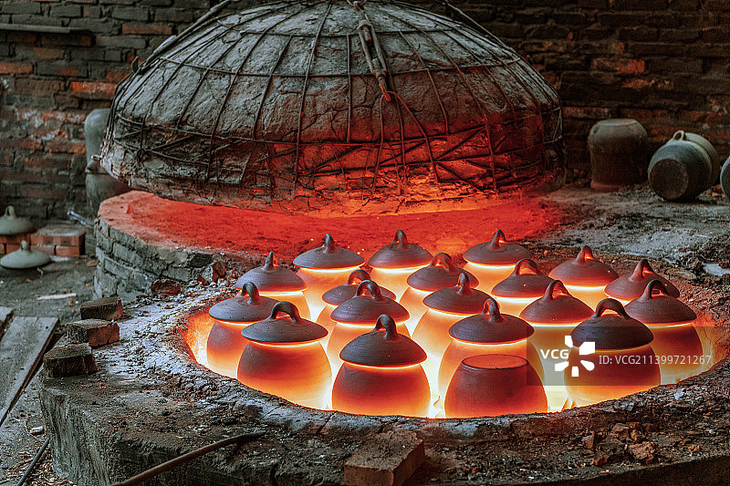 中国传统手工艺砂器加工容器图片素材