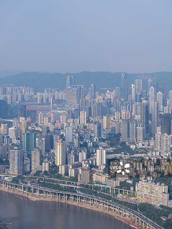 重庆市陆海国际中心楼顶观景台拍摄渝中区全景图视角图片素材
