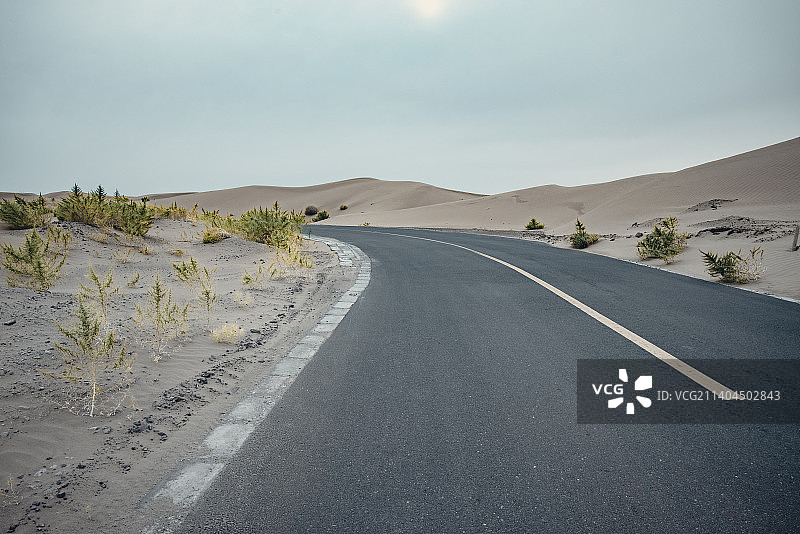 沙漠公路图片素材