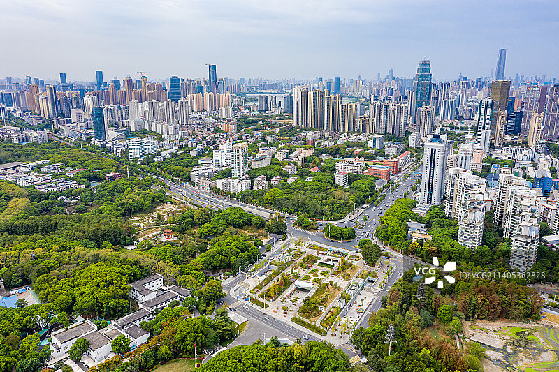航拍武汉东湖梨园广场 城市绿地图片素材