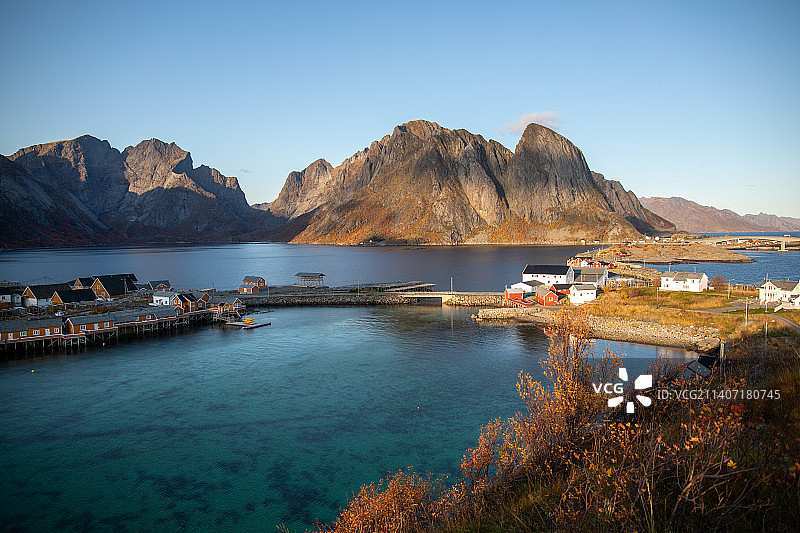 北欧挪威北极圈内的湖泊景观图片素材