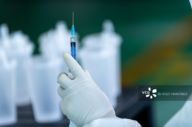 吸入式雾化 新冠疫苗 接种过程图片素材