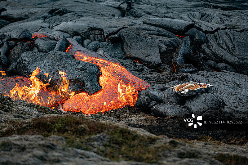 篝火的特写，冰岛的法格拉达斯夫亚尔图片素材
