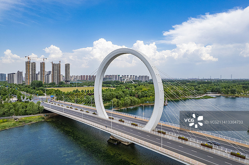 河南郑州经济开发区蝶湖公园夏季城市户外风光高视角航拍图片素材