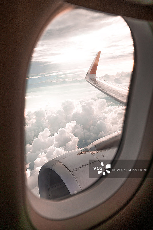 透过飞机窗户看到的印度尼西亚图片素材