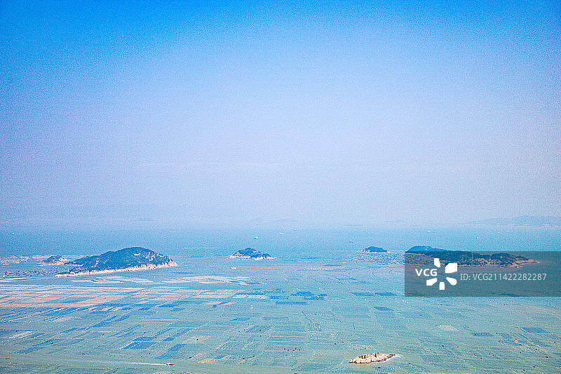 福建省福州市连江县-航拍视角下的海岛和海岸线图片素材