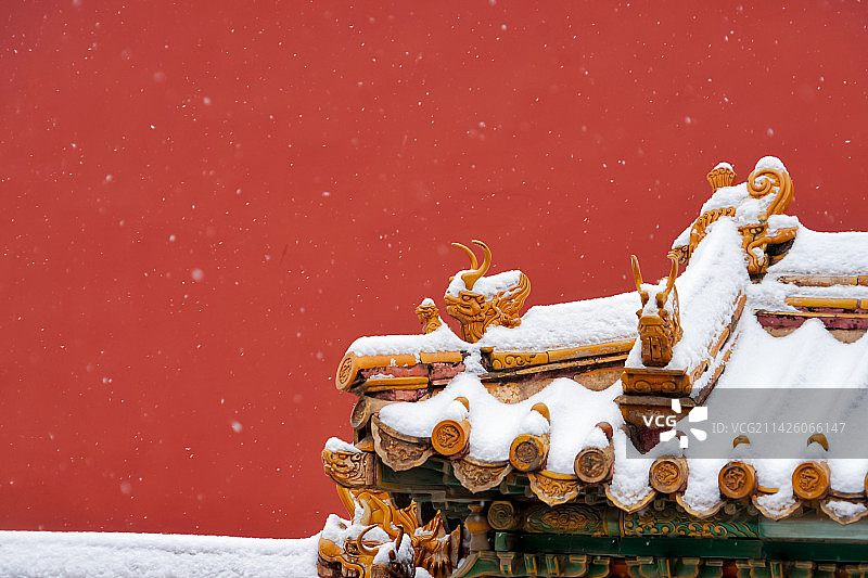 冬天大雪中的古建筑，故宫，红墙，屋檐，雪景图片素材