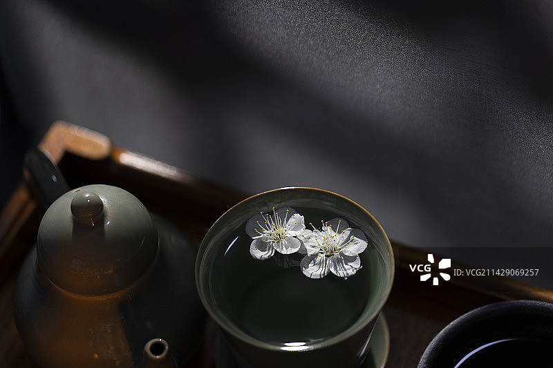 中国风系列静物：茶与樱花图片素材
