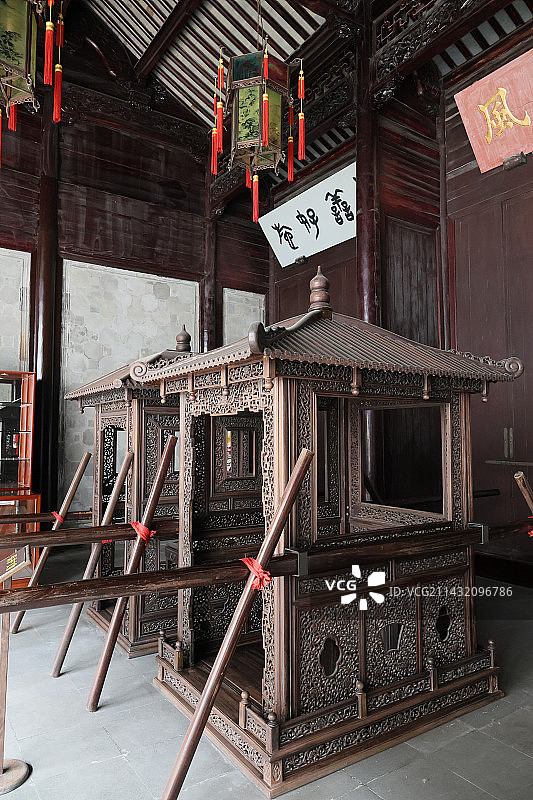 杭州胡雪岩旧居红木官轿图片素材