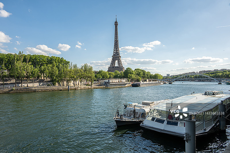 法国巴黎埃菲尔铁塔和塞纳河图片素材