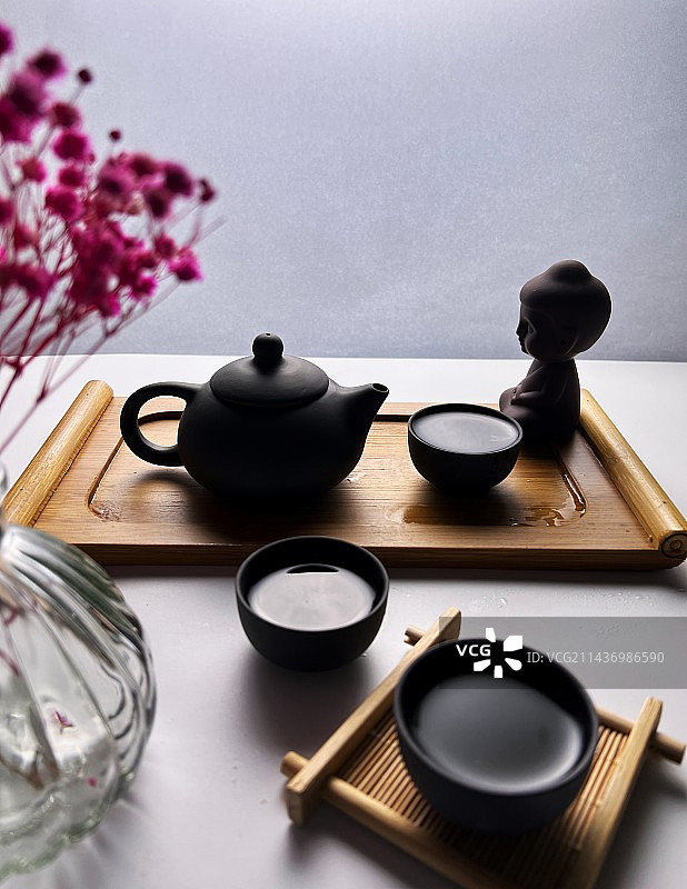 桌子上的茶具图片素材