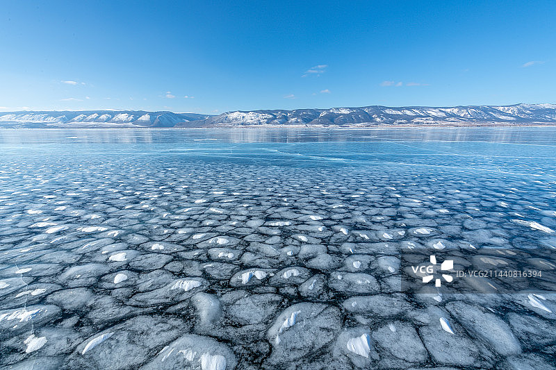 低视角贝加尔湖冬景日景图片素材