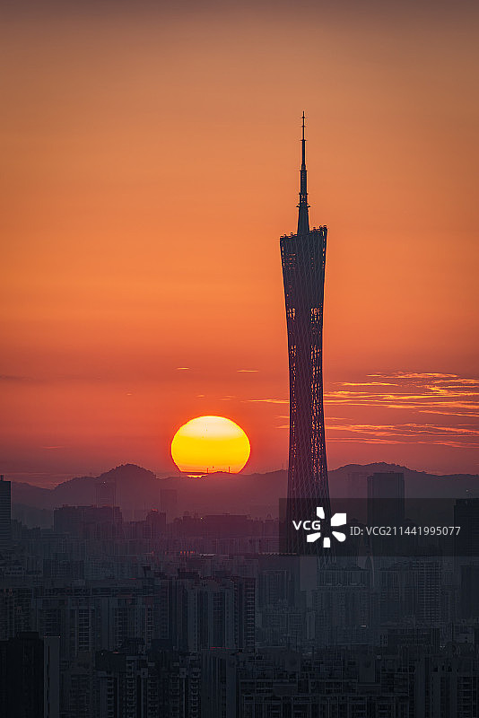广州广州塔旁日出太阳图片素材