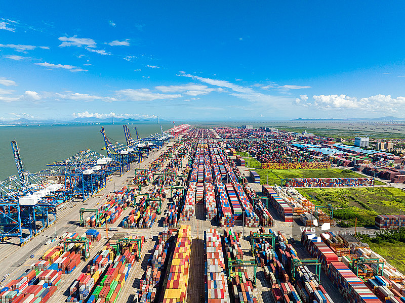 航拍 广州南沙港 集装箱码头 装卸工作图片素材