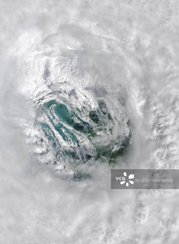 飓风伊恩的风眼，卫星图像图片素材