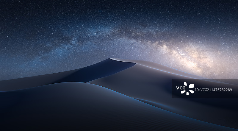 沙漠上空的星空银河拱桥，星空背景，蓝色背景，星空图片素材