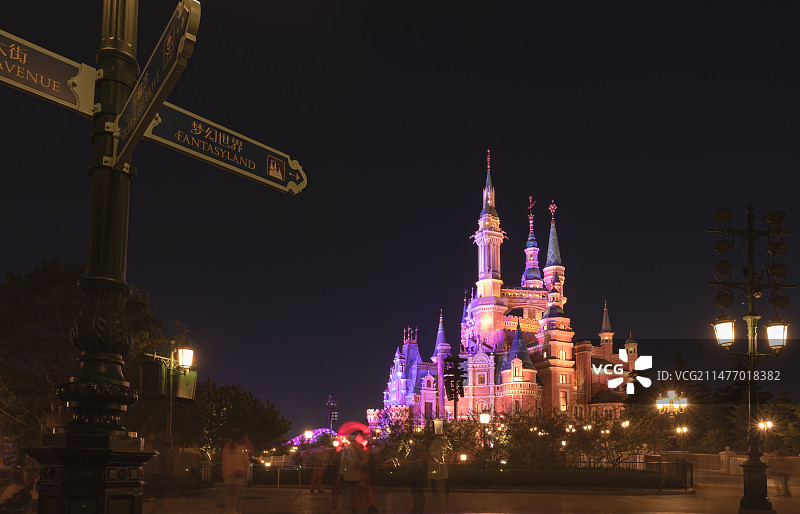 上海迪士尼城堡夜景灯光图片素材