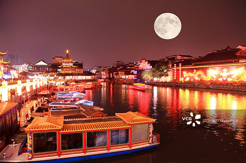 南京古秦淮古典建筑的夜景图片素材