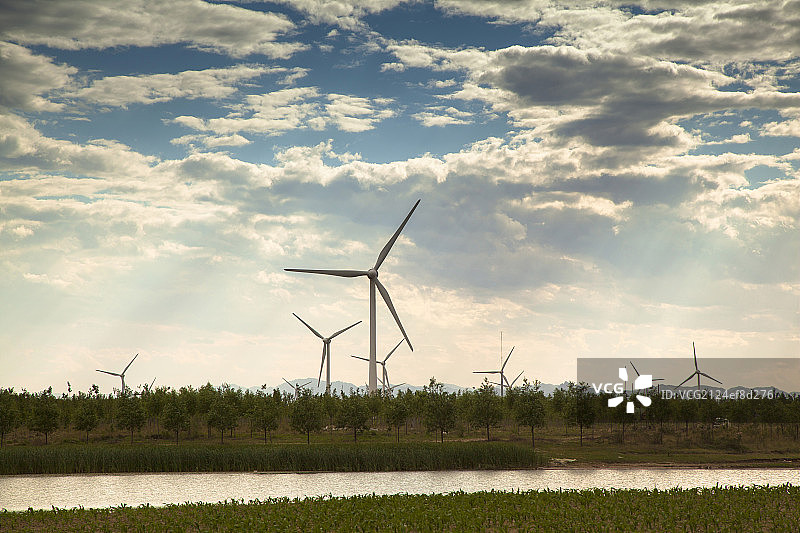 草原上的风力发电站图片素材
