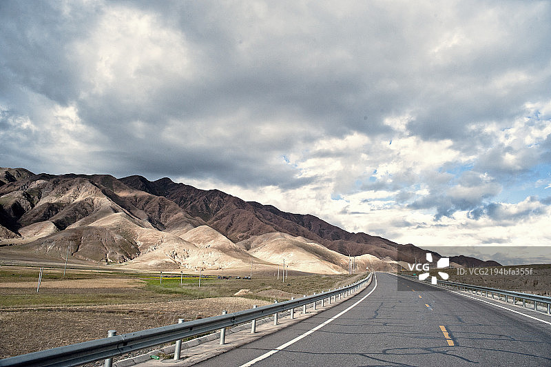 西藏公路图片素材