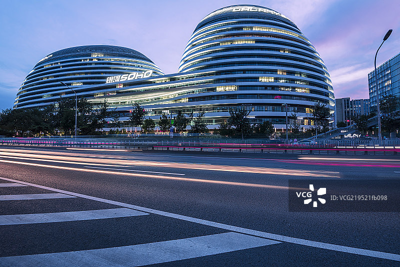 北京新地标建筑银河SOHO图片素材