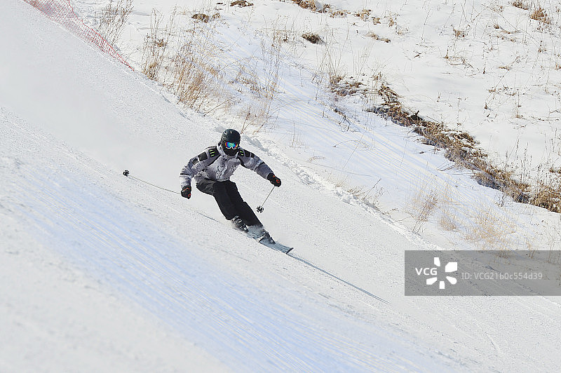 东方人滑雪图片素材
