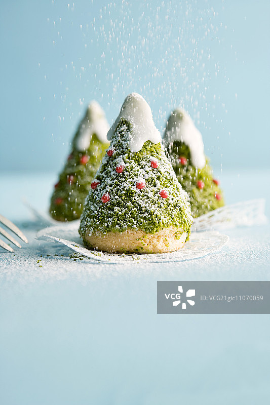 甜蜜的圣诞树蛋糕图片素材