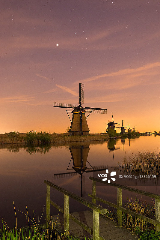 荷兰肯德戴克的荷兰风车。图片素材