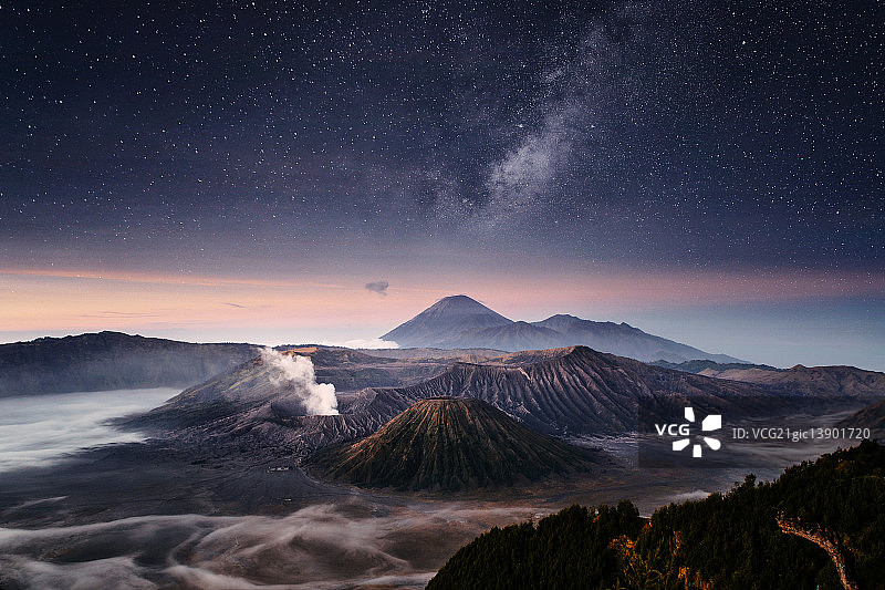 印度尼西亚婆罗莫火山图片素材