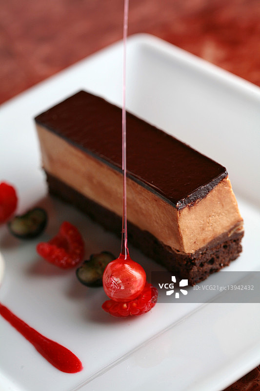 丝滑巧克力蛋糕图片素材