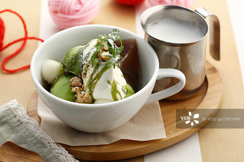 红豆绿茶冰淇淋图片素材