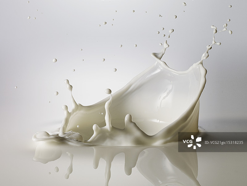 溅牛奶的高速图像图片素材