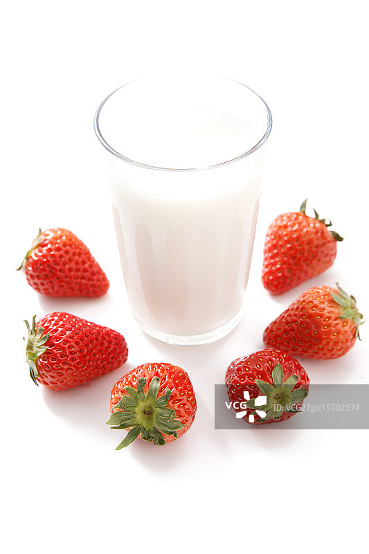 牛奶和草莓图片素材