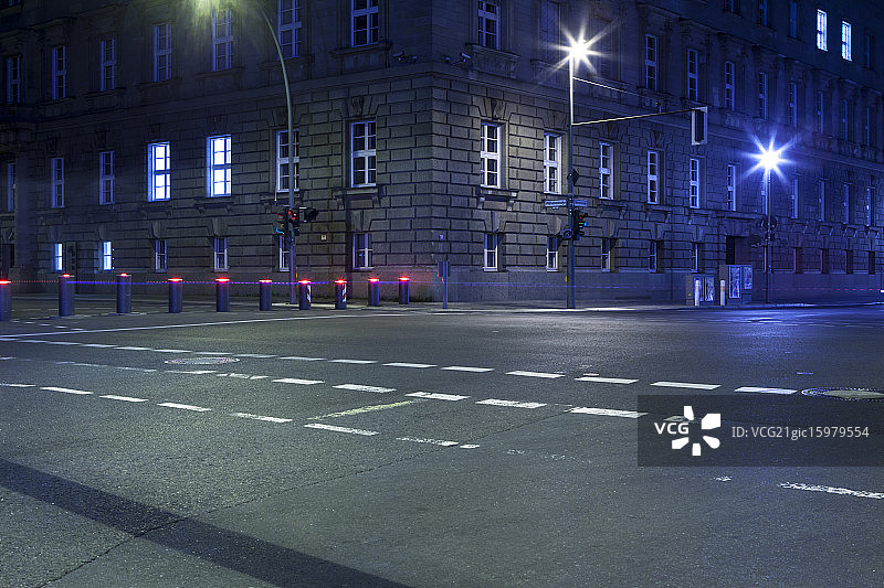 德国柏林夜晚的道路图片素材