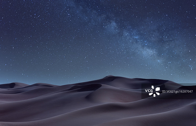 晚上的沙漠，沙迦，阿拉伯联合酋长国图片素材