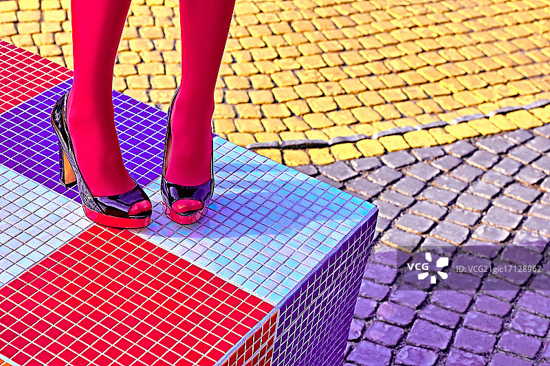 时尚女人性感的腿，高跟鞋。生动的色彩斑斓的几何图片素材
