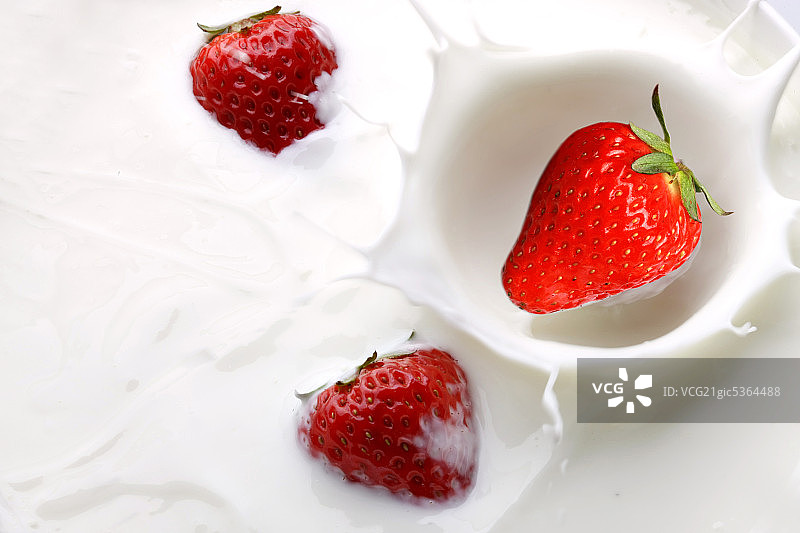 水果草莓牛奶图片素材
