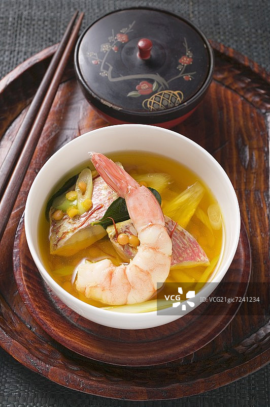 红鲻、虾、扁豆、菠萝鱼汤(亚洲)图片素材
